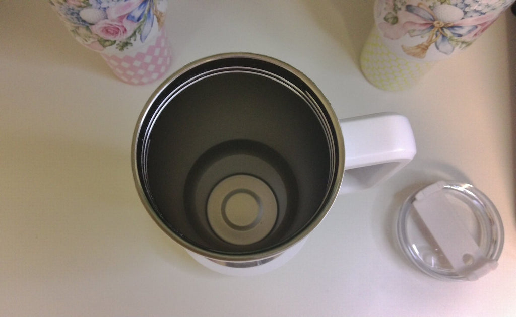 Tumbler with a floral golf motif