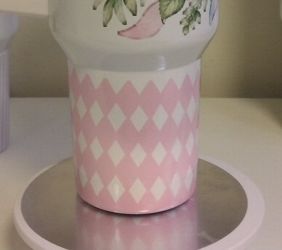 Tumbler with a floral golf motif
